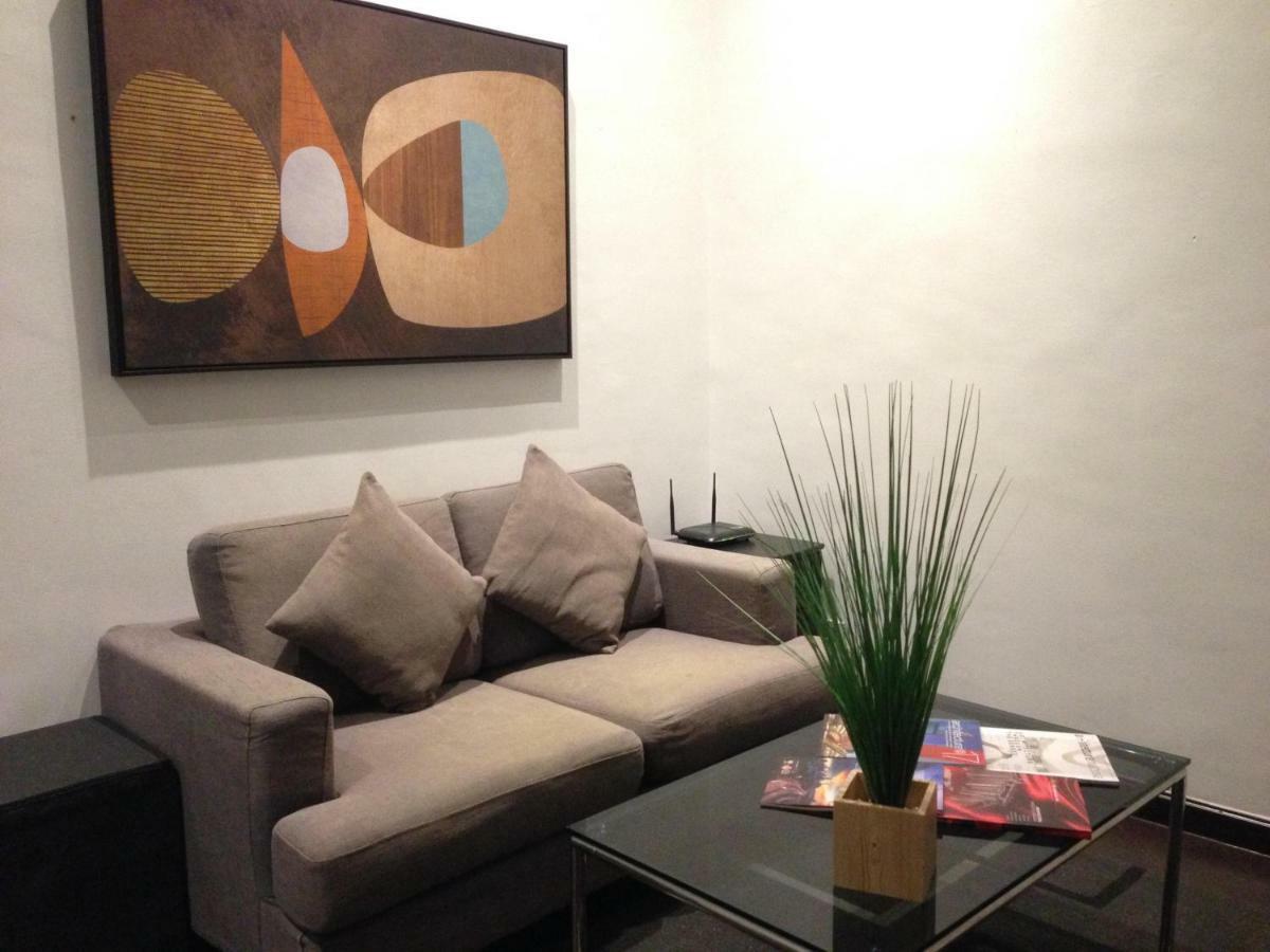 Seven Doors Aparthotels In Gramercy Makati Makati City Buitenkant foto