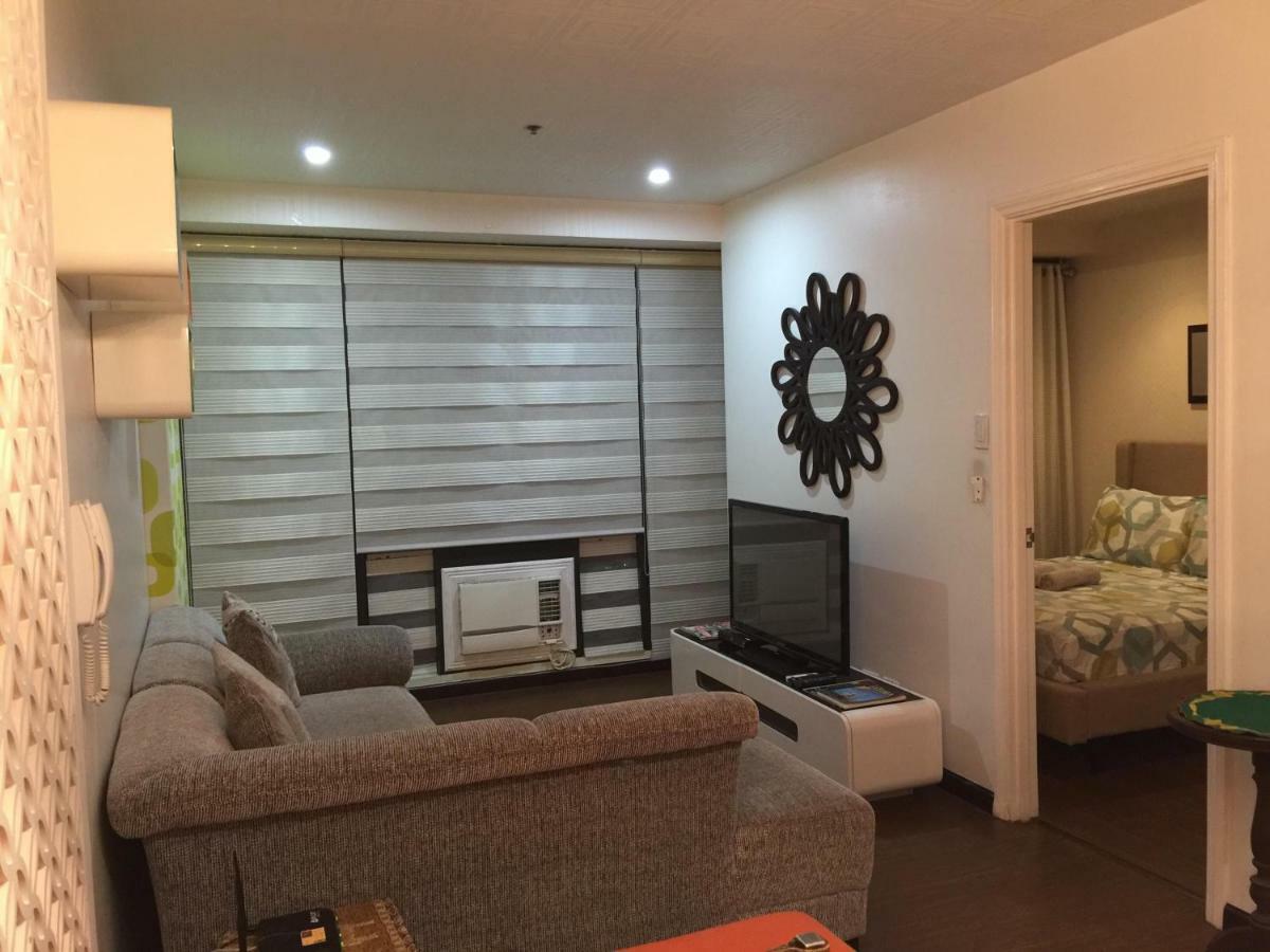 Seven Doors Aparthotels In Gramercy Makati Makati City Buitenkant foto