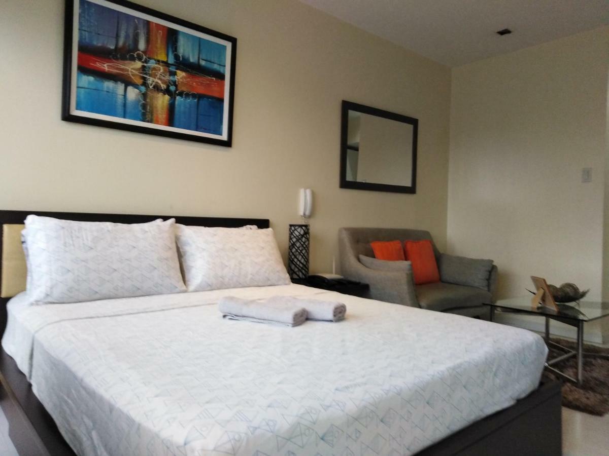 Seven Doors Aparthotels In Gramercy Makati Makati City Buitenkant foto